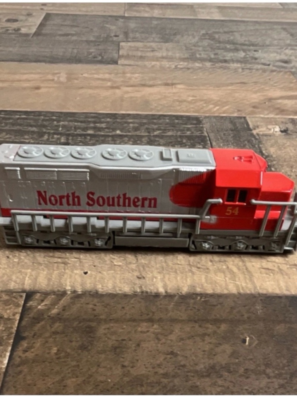 North Southern‎ Diesel Locomotive Model Train Gray and Red #54 Railway Engine